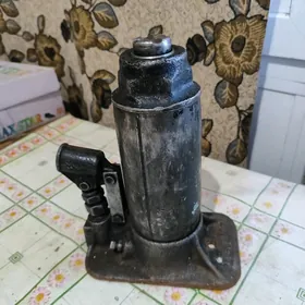 Домкрат