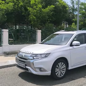 Mitsubishi Outlander 2023