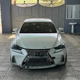 Lexus IS 2018