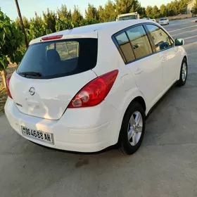 Nissan Versa 2011