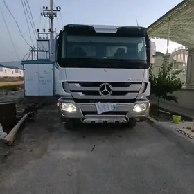 Mercedes-Benz ACTROS 3331 2015