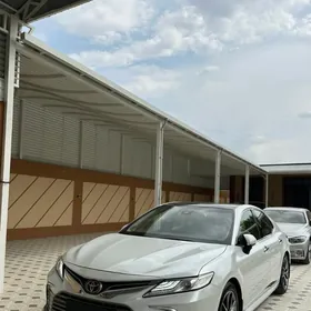 Toyota Camry 2021