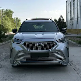 Toyota Highlander 2021