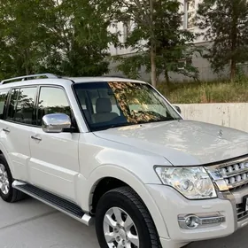 Mitsubishi Pajero 2014