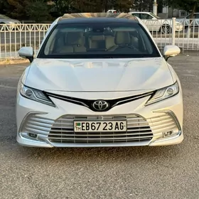 Toyota Camry 2021
