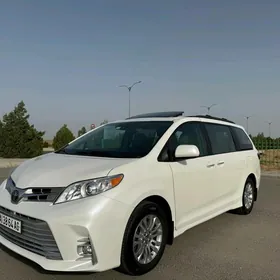 Toyota Sienna 2020