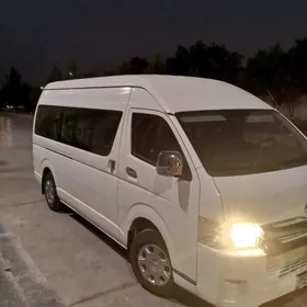 Toyota Hiace 2022