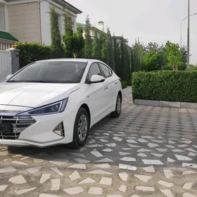 Hyundai Elantra 2020