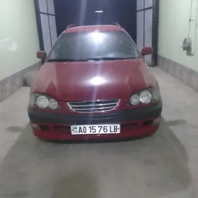 Toyota Avensis 2000