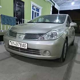Nissan Versa 2006