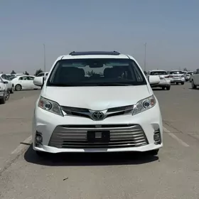 Toyota Sienna 2019