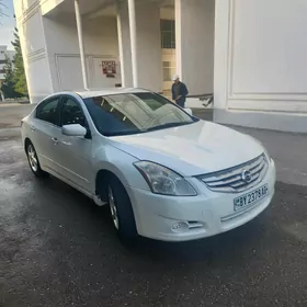 Nissan Altima 2010