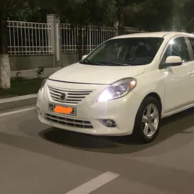Nissan Versa 2012