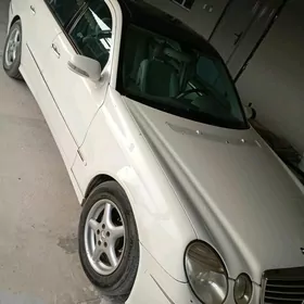 Mercedes-Benz E320 2003