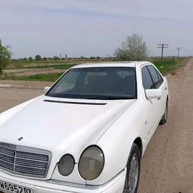 Mercedes-Benz E320 1996