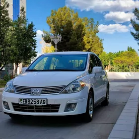 Nissan Versa 2011
