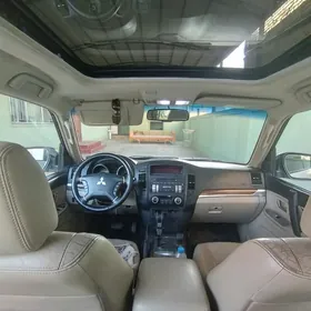 Mitsubishi Pajero 2009