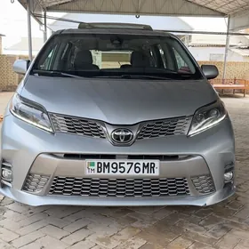 Toyota Sienna 2019
