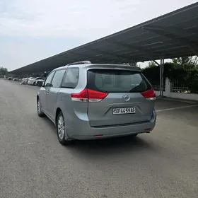 Toyota Sienna 2012