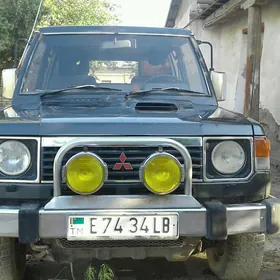 Mitsubishi Pajero 1992