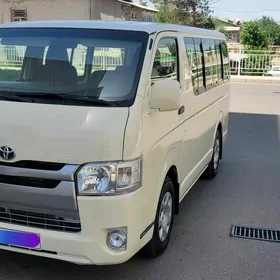 Toyota Hiace 2011