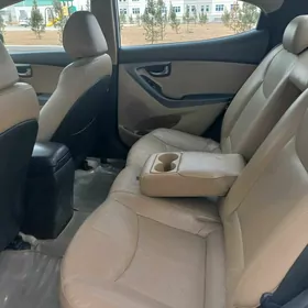 Hyundai Elantra 2013