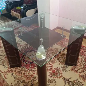 Продается стол