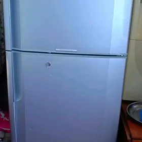 HOLODILNIK Hitachi