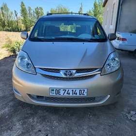 Toyota Sienna 2004