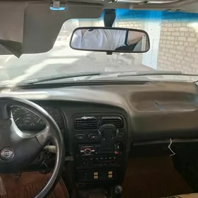 Nissan Primera 1993