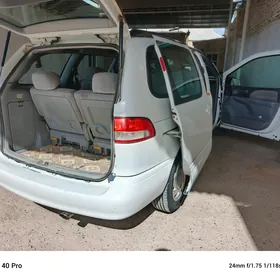 Toyota Sienna 2003