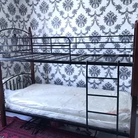 двух етажный  кровать