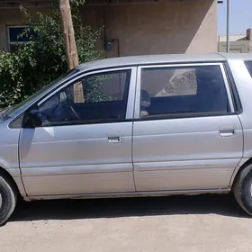 Mitsubishi Chariot 1991