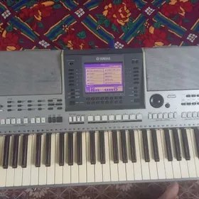 YAMAHA PSR S 700