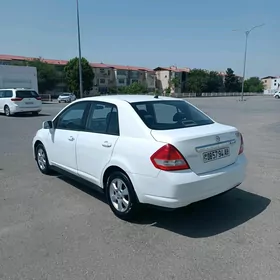 Nissan Versa 2011