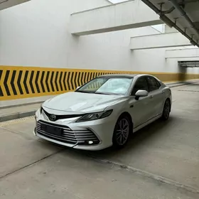 Toyota Camry 2021