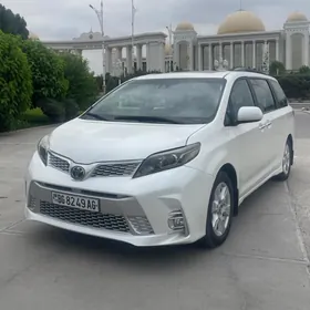 Toyota Sienna 2019