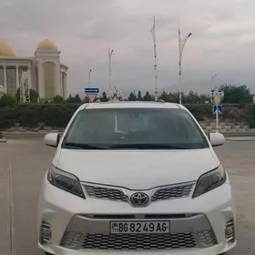 Toyota Sienna 2019