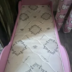 Кровать