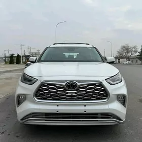 Toyota Highlander 2021