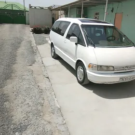 Toyota Previa 1990