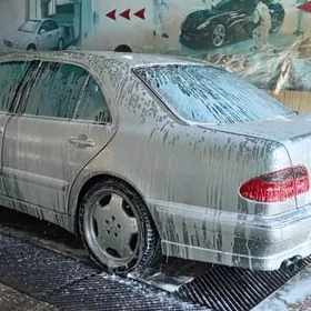 Mercedes-Benz E320 2001