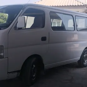 Nissan Urvan 2001