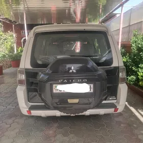 Mitsubishi Pajero 2014