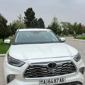 Toyota Highlander 2021