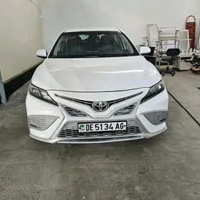 Toyota Camry 2021