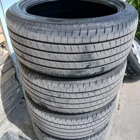 Bridgestone 235 45 18 Teker