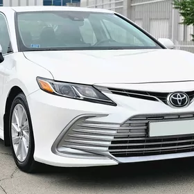 Toyota Camry 2021