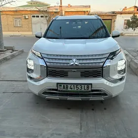Mitsubishi Outlander 2023