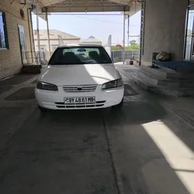 Toyota Camry 1999